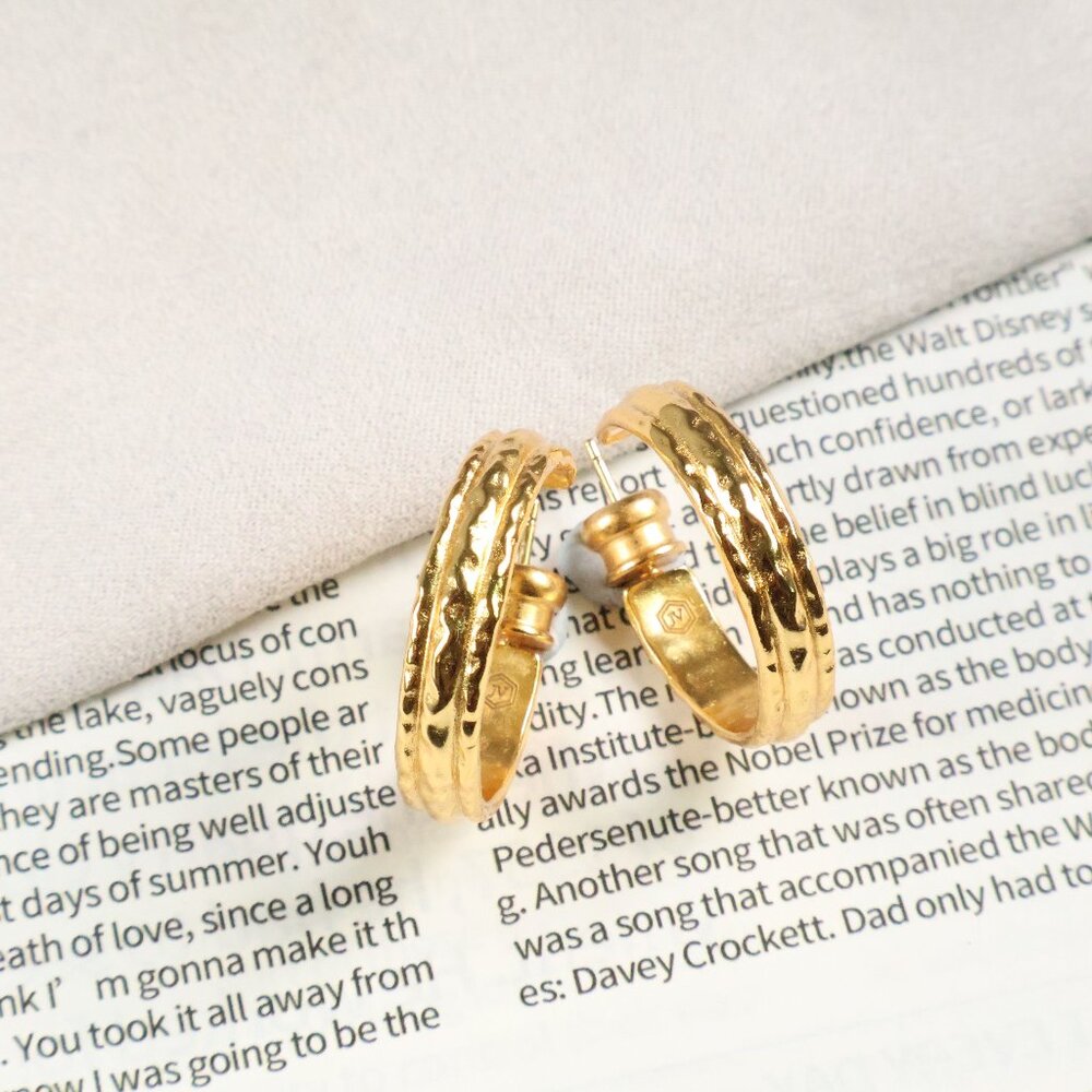 Julie Vos Madison Gold Small Hoop Earrings